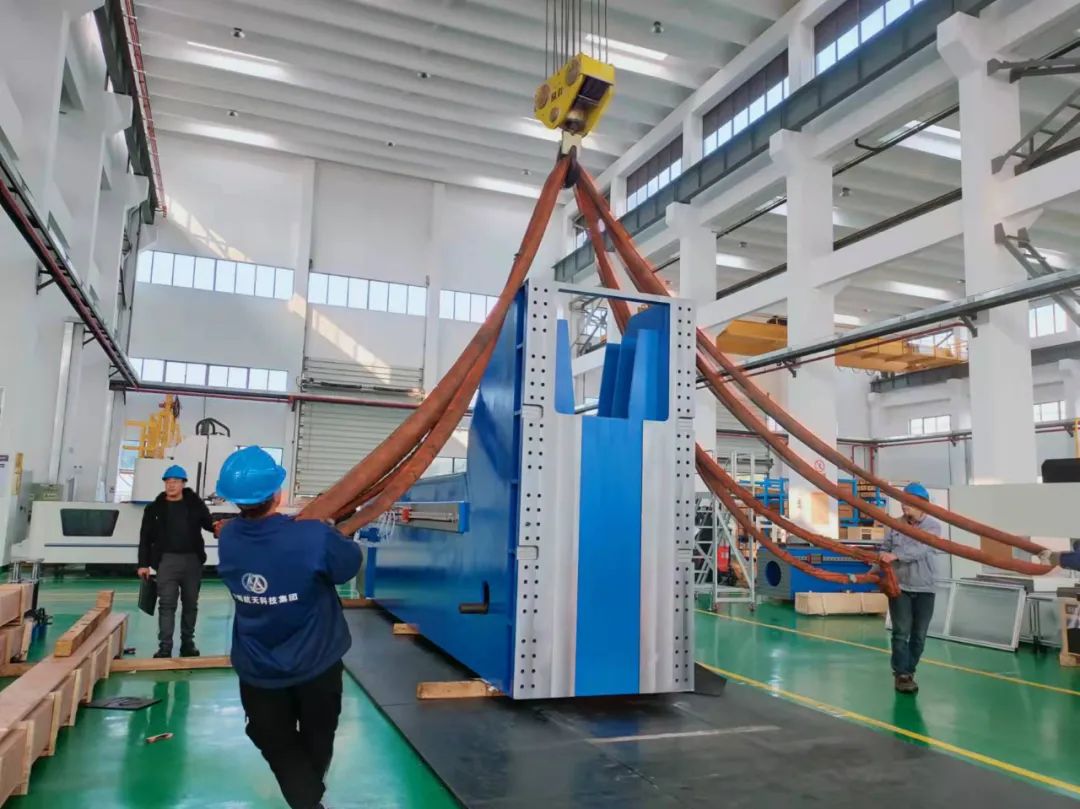Dynamic beam and gantry five-axis FSW equipment