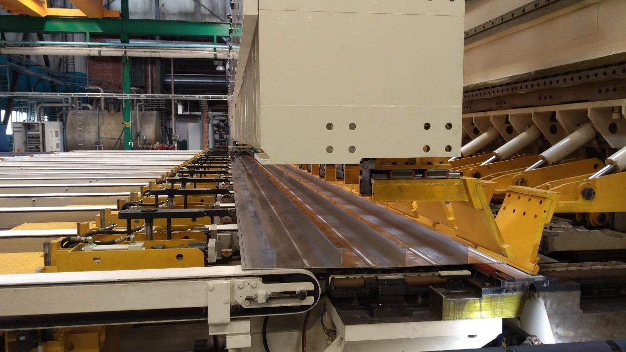 Long and straight profile full automatic Friction Stir Welding production line